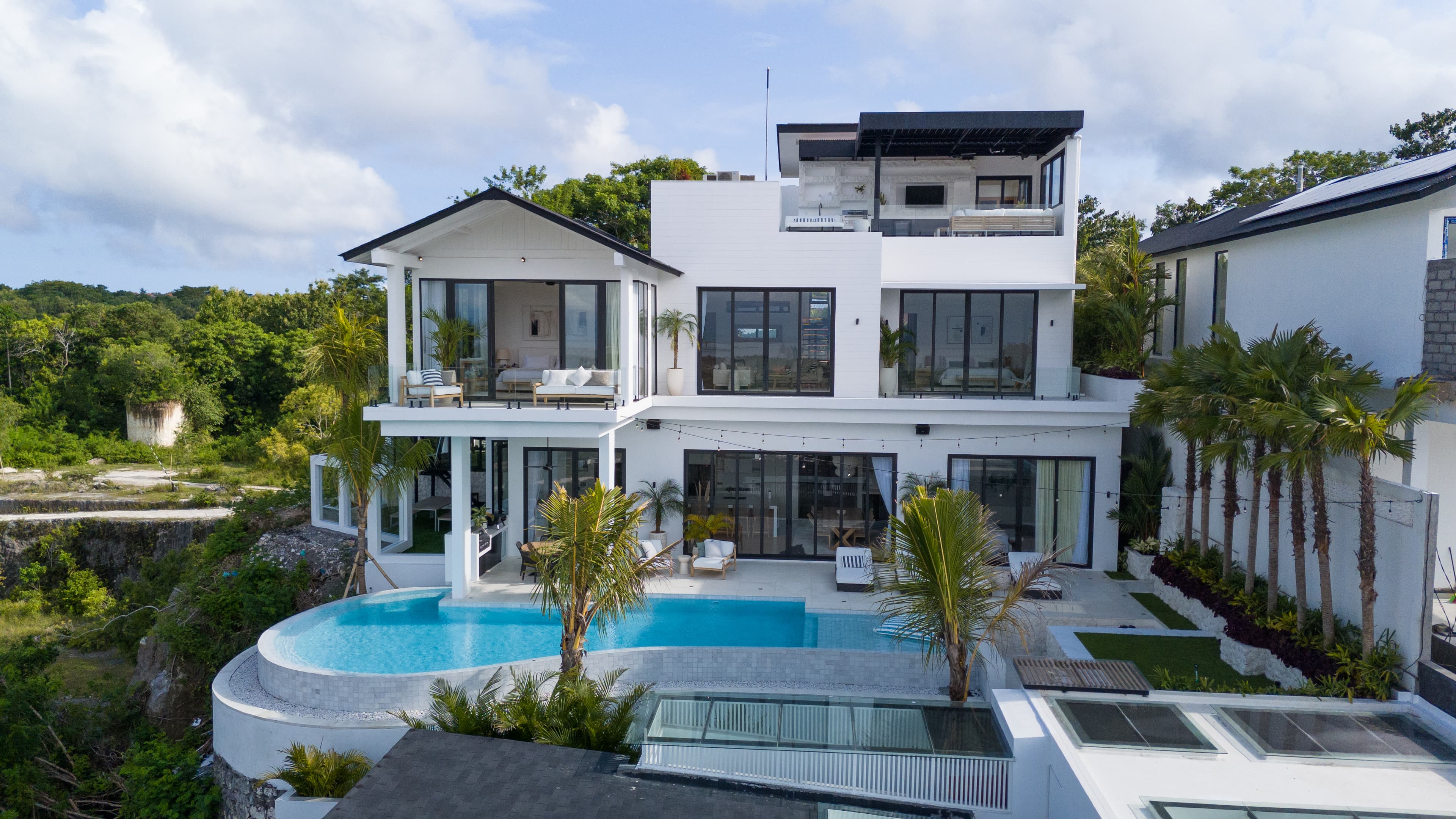 Bingin Hill Villa — ultra-luxury mansion with infinity pool in Uluwatu Bali