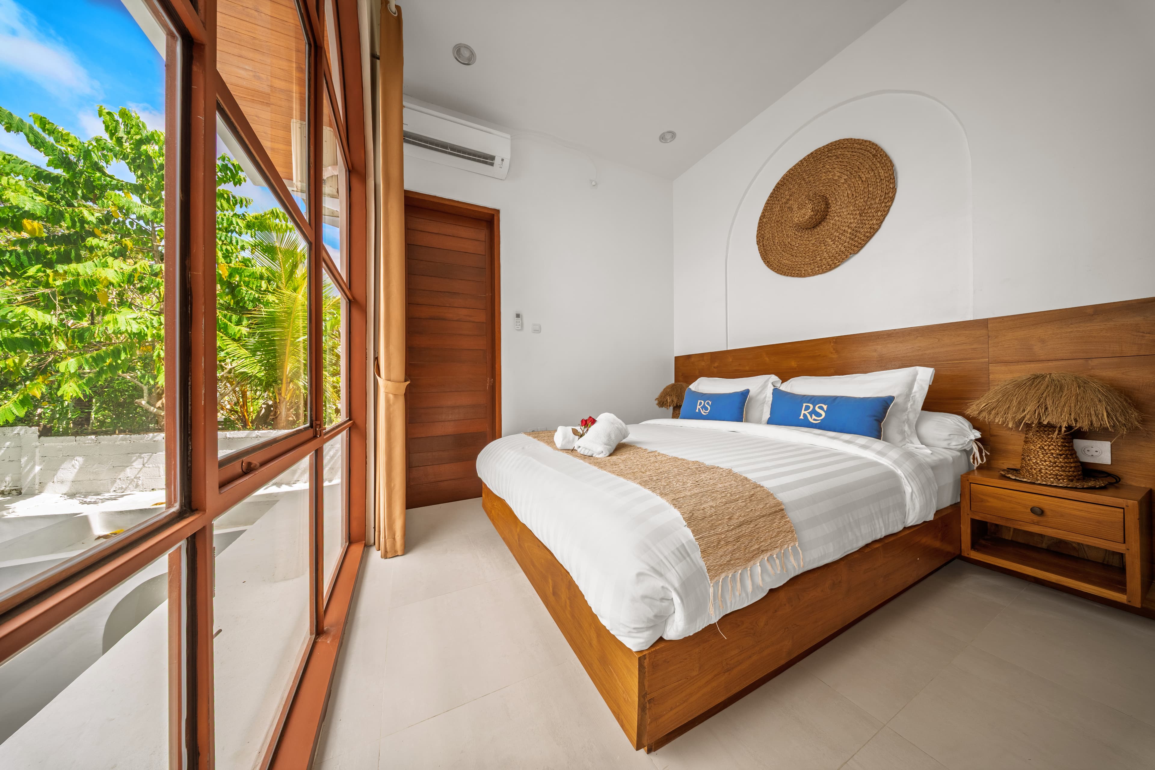 Villa Venus garden bedroom