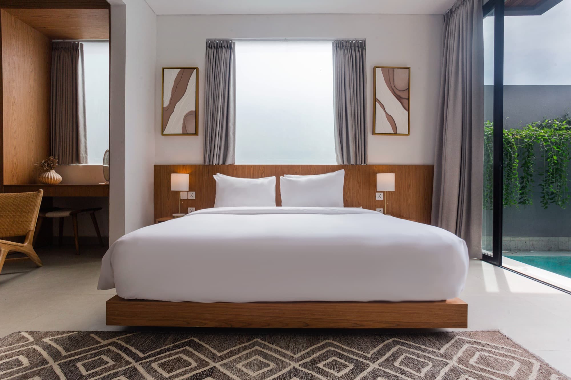 Villa Yoki — bedroom with pool view
