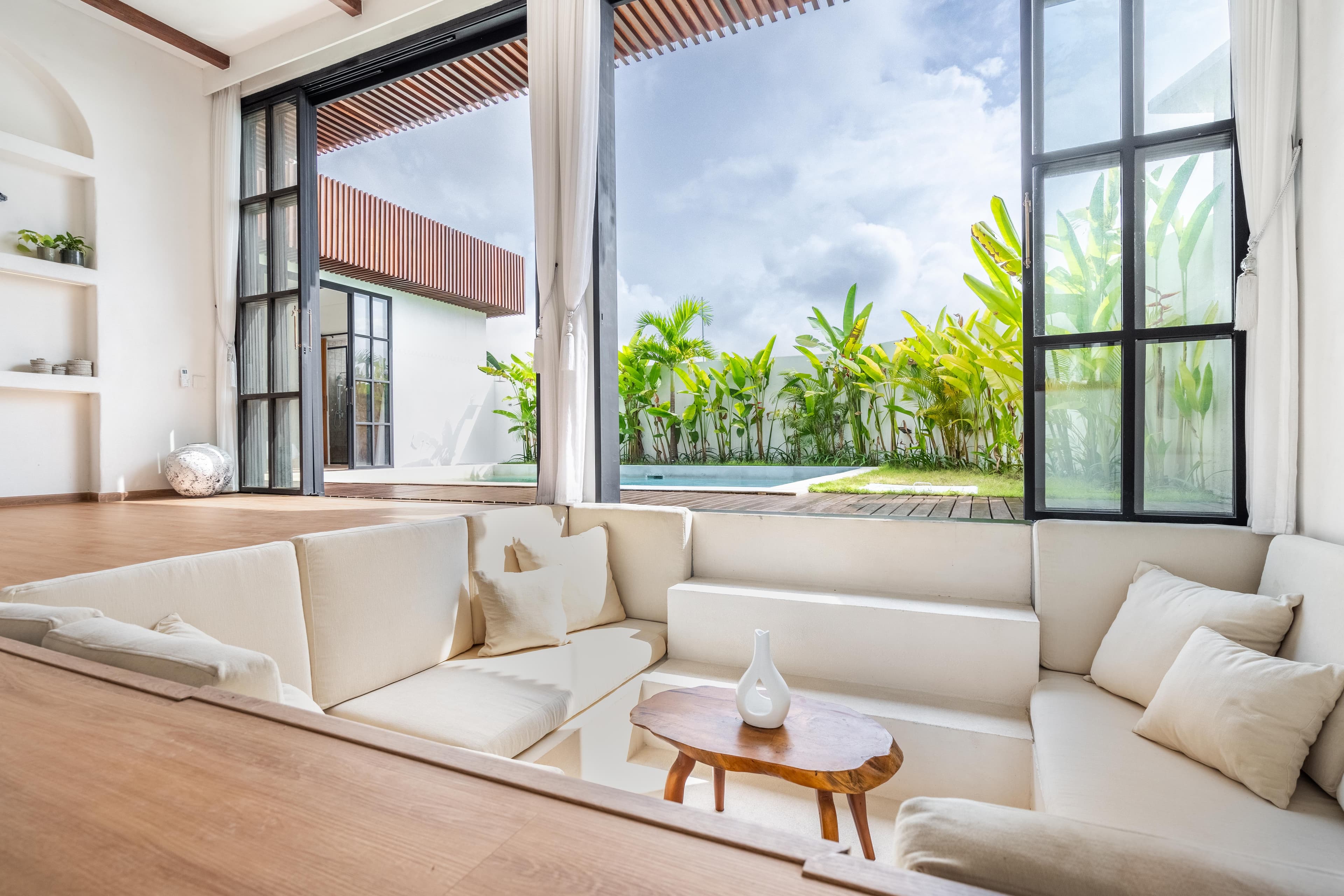 Palm Sugar Villa — built-in living room daybed nook overlooking the pool